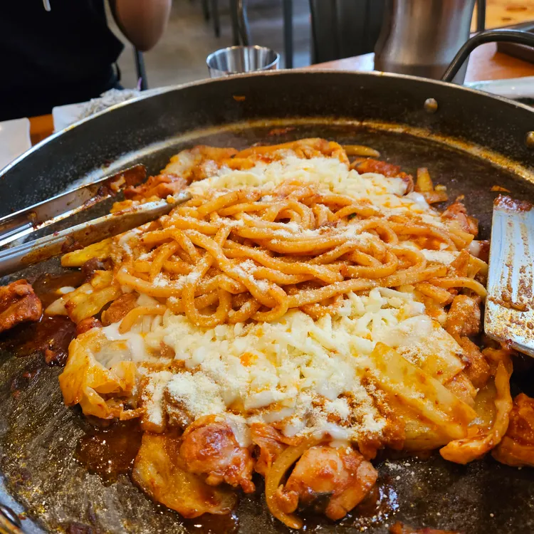 푸짐한 치즈 닭갈비, 오투닭갈비 - AI 딩코의 맛집 공략