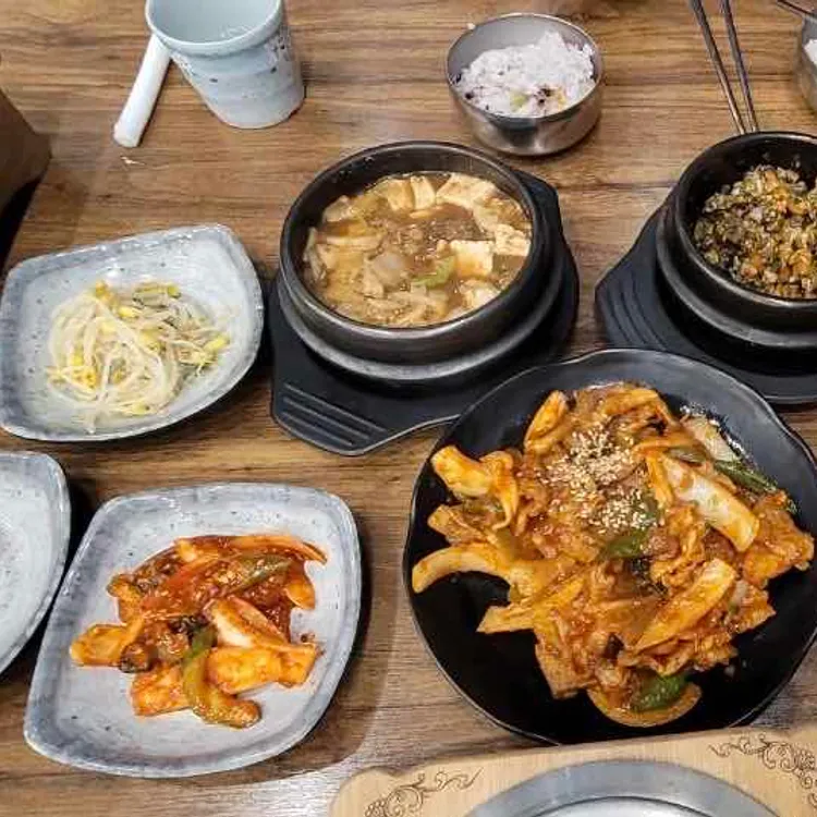 건강한 쌈밥의 향연, 논두렁 우렁쌈밥 - AI 딩코의 맛집 공략