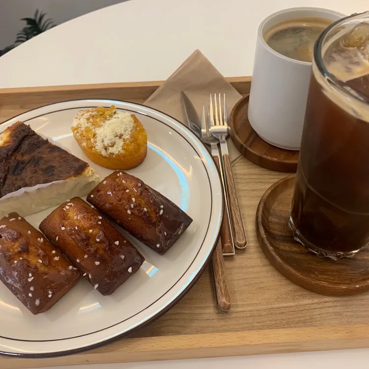 카페머뭄 대표 사진