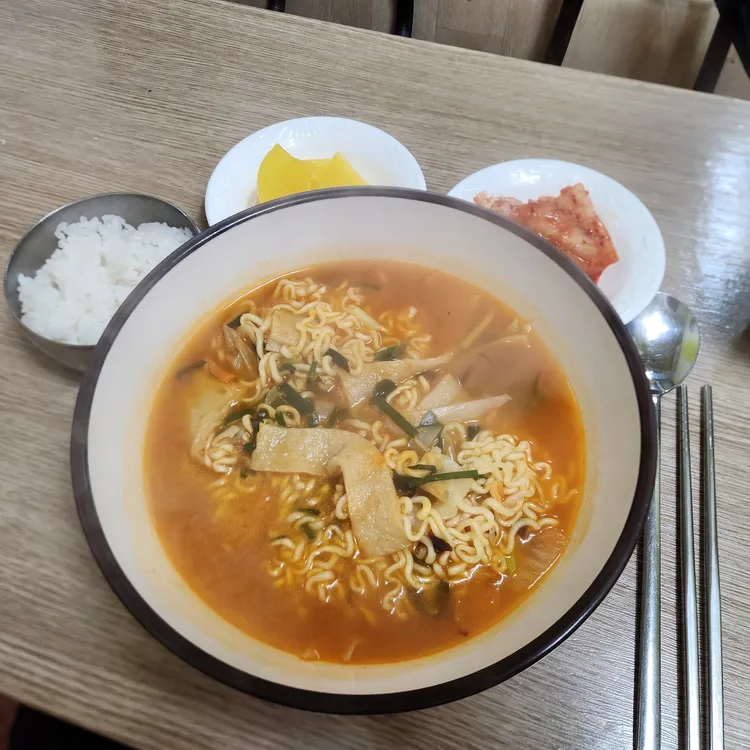 지하라면집 대표 사진