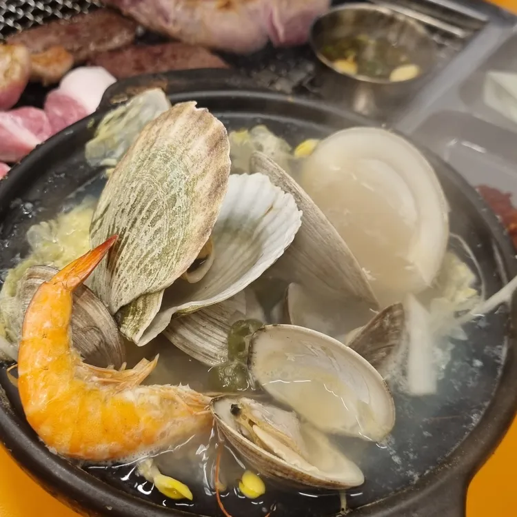 흑벽돌집 대표 사진
