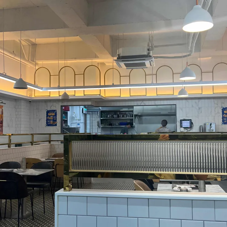 라라코스트 대표 사진