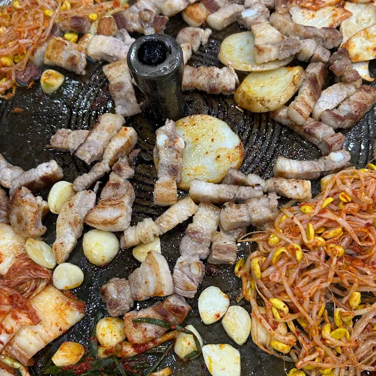 싹쓰리솥뚜껑김치삼겹살 대표 사진