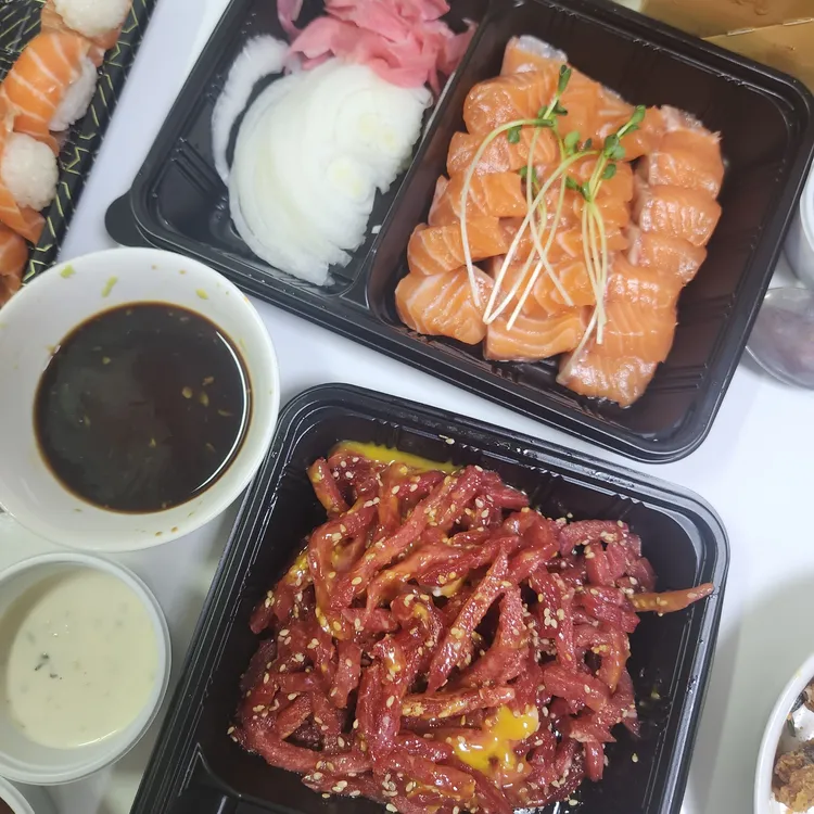 지금,육회연어 대표 사진