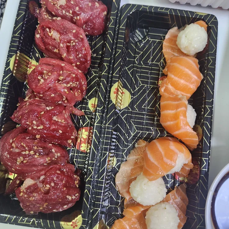 지금,육회연어 대표 사진