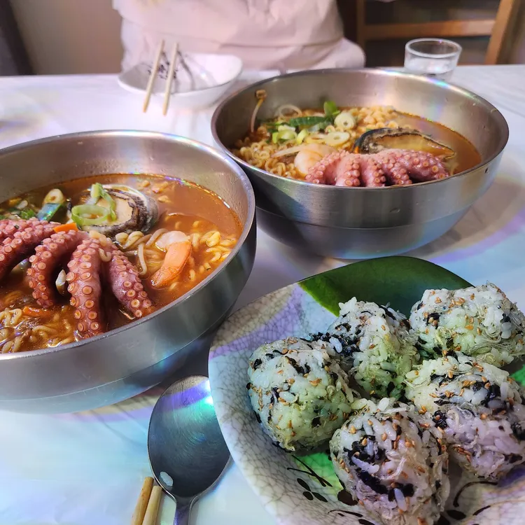 자산돌문어삼합라면 대표 사진