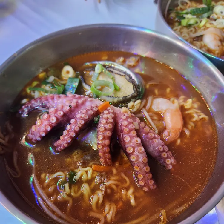 자산돌문어삼합라면 대표 사진