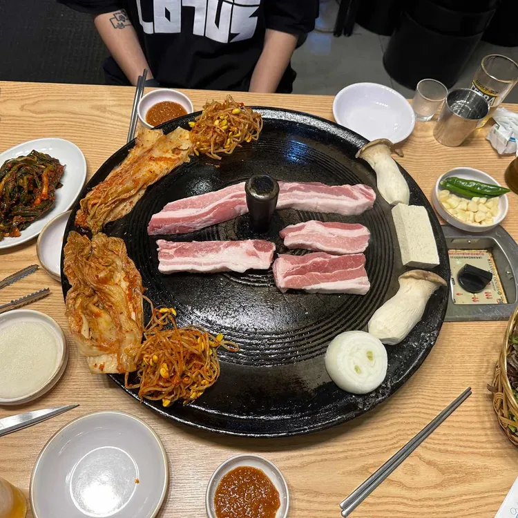 싹쓰리솥뚜껑김치삼겹살 대표 사진