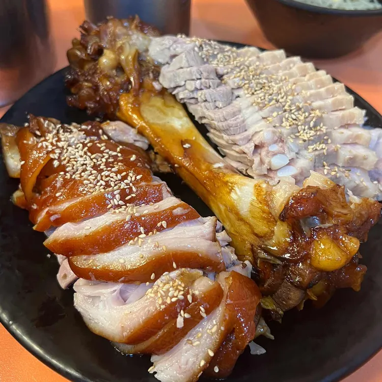 사또통족발 대표 사진