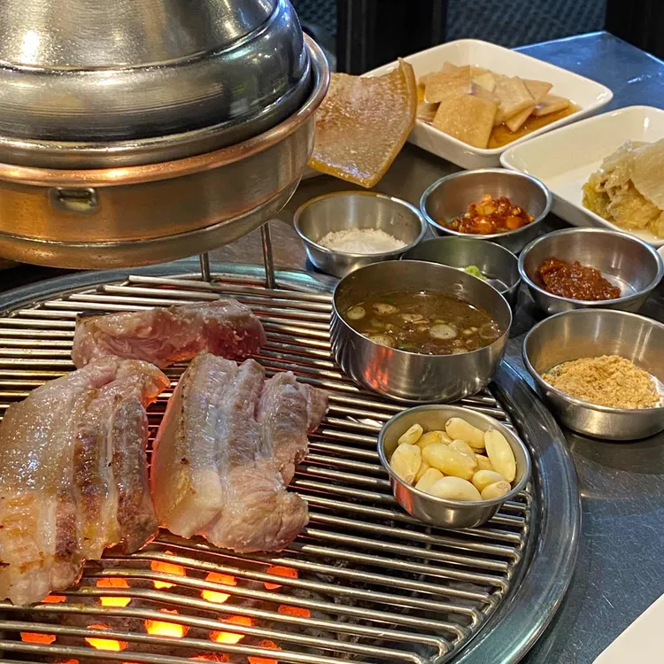 동원 생돼지 연탄구이 대표 사진