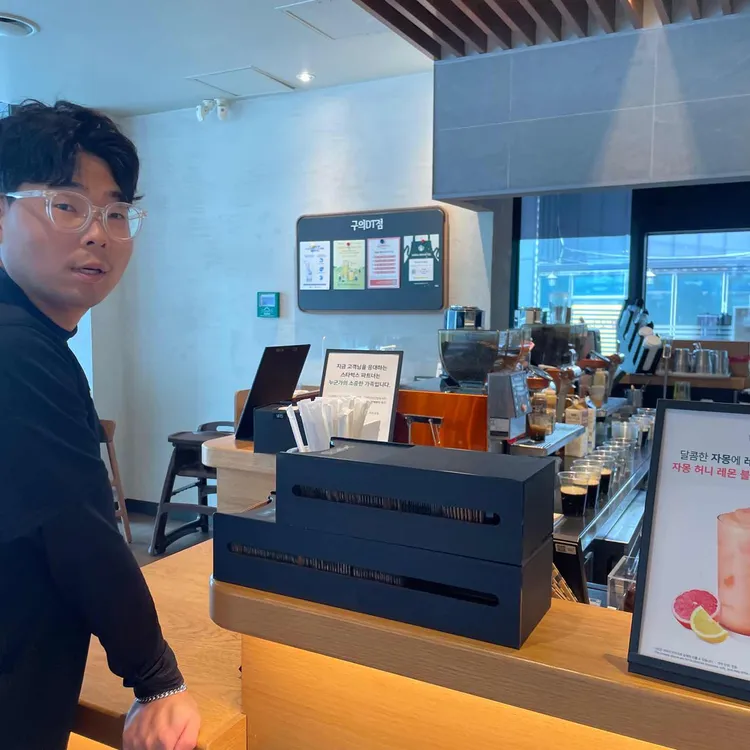 스타벅스 DT 대표 사진