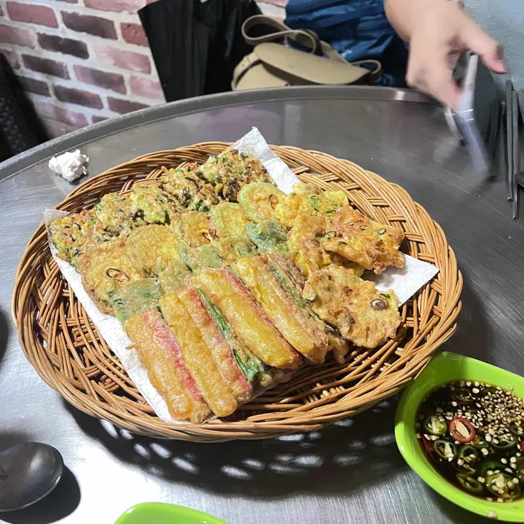 뒤집어봤자전이여 대표 사진