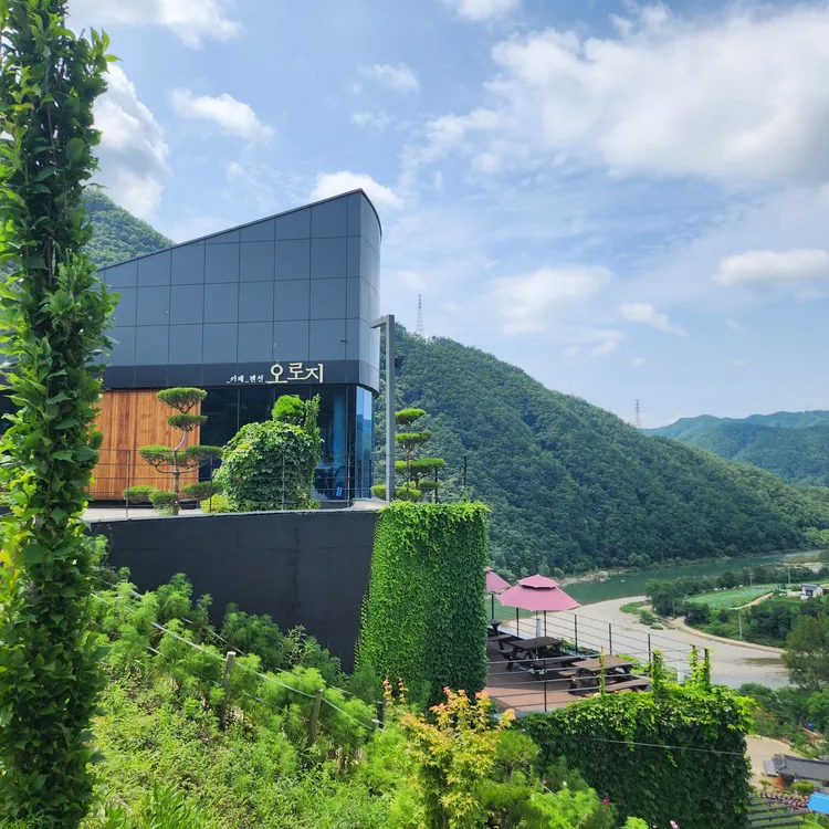 카페 오로지 대표 사진