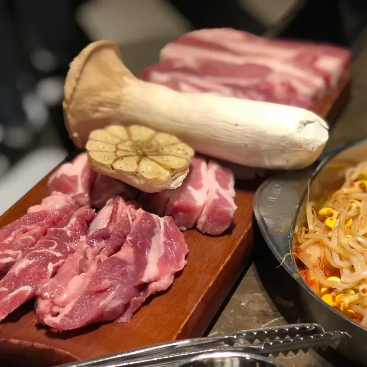 이우 다이닝 대표 사진