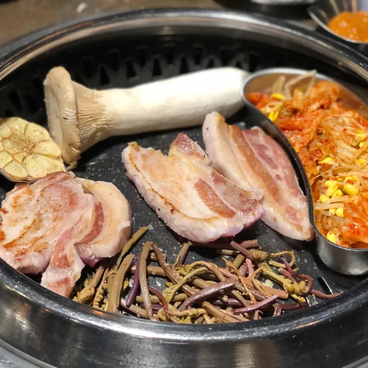 이우 다이닝 대표 사진