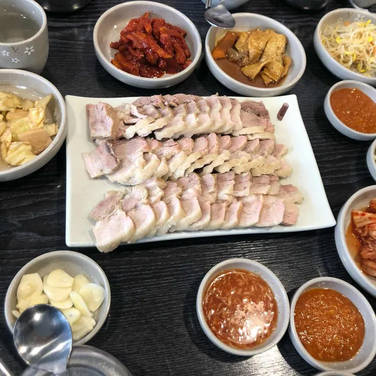진본가족발보쌈 대표 사진