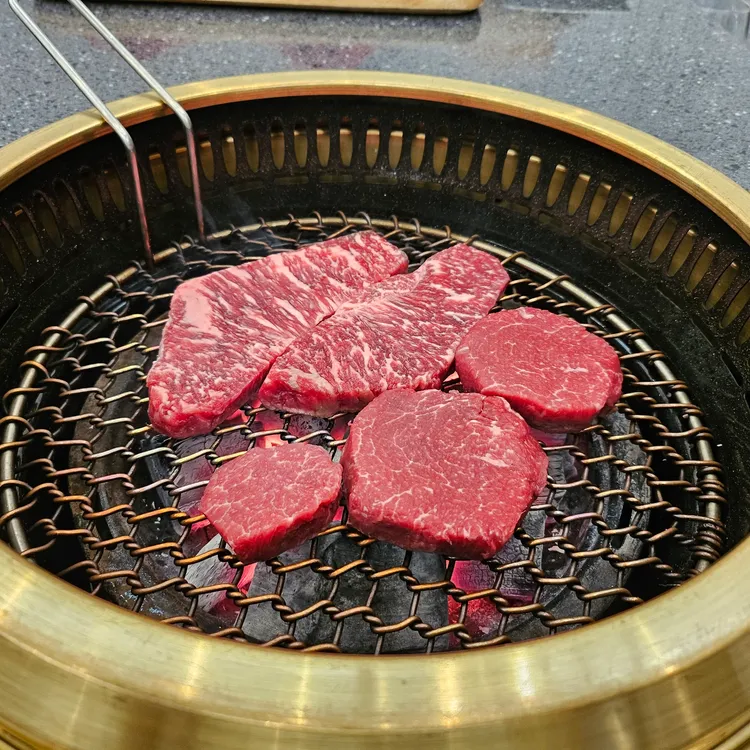 초연 대표 사진