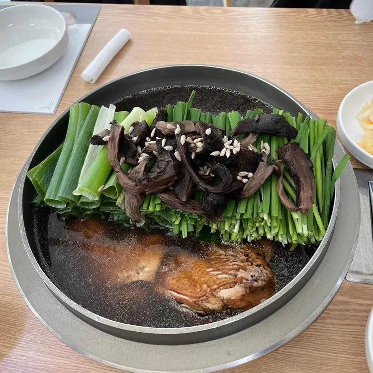 산수정 능이버섯 백숙 대표 사진