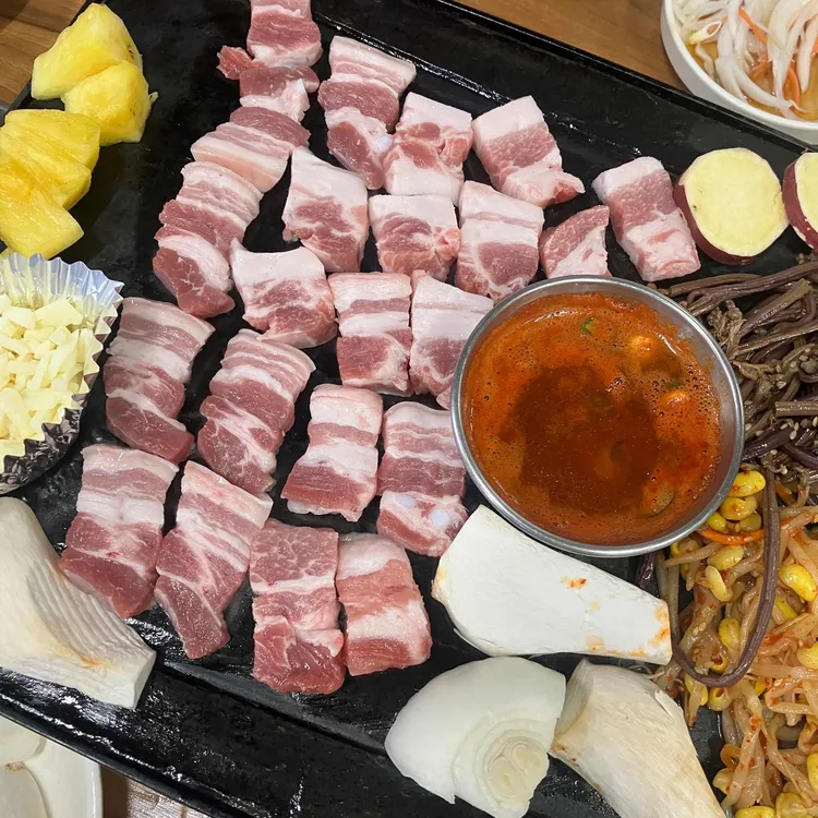 필봉산 흑돼지돌구이 대표 사진