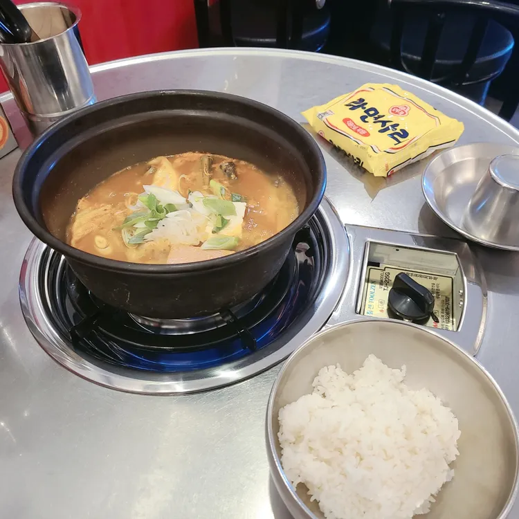 푼양이 김치찌개 대표 사진