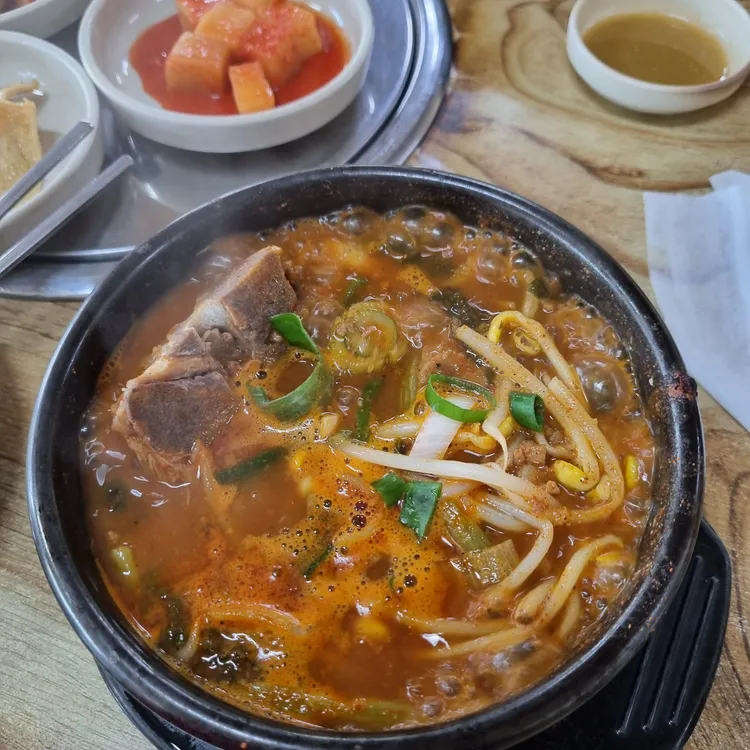 명동뚝배기감자탕 대표 사진