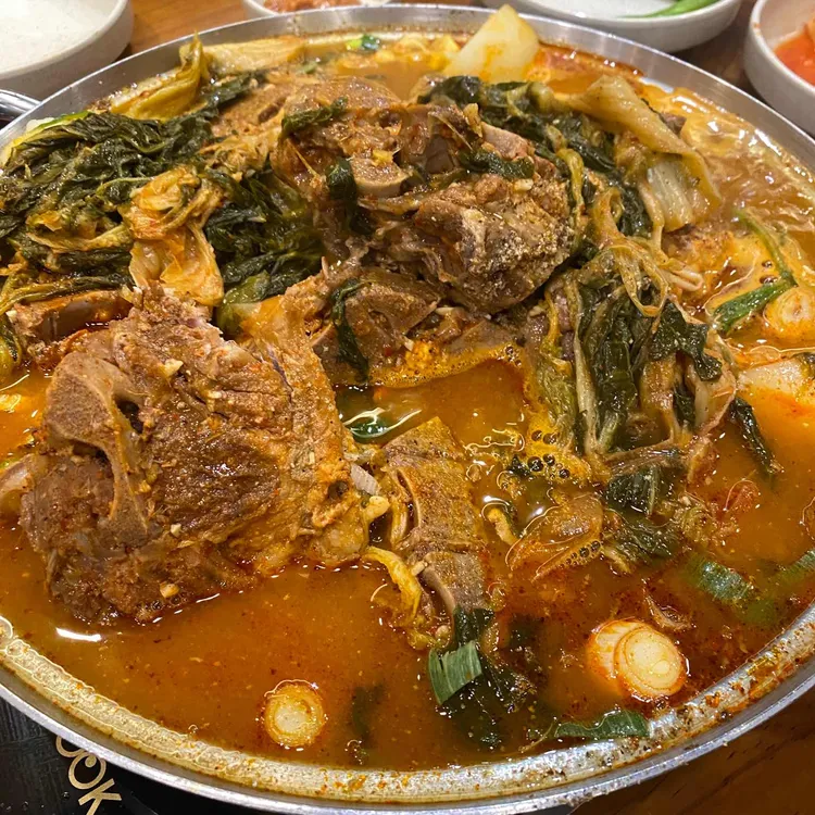 전준수 명품청기와 감자탕 대표 사진