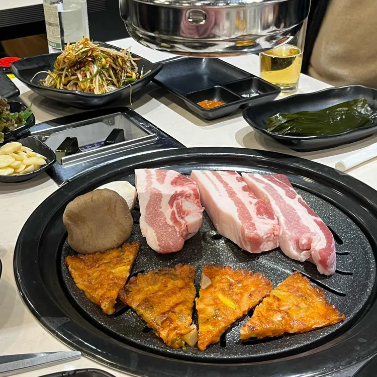 육갑 대표 사진