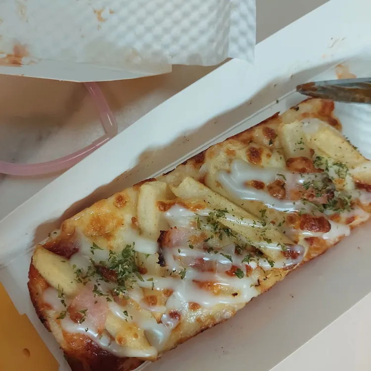 고래한입피자 비츠샐러드 대표 사진