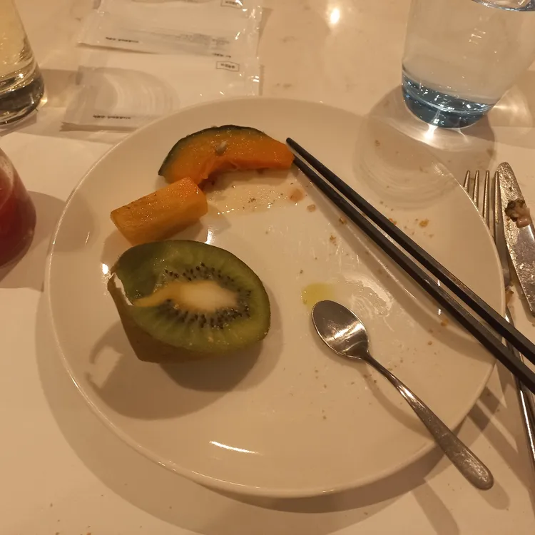 플로팅 대표 사진