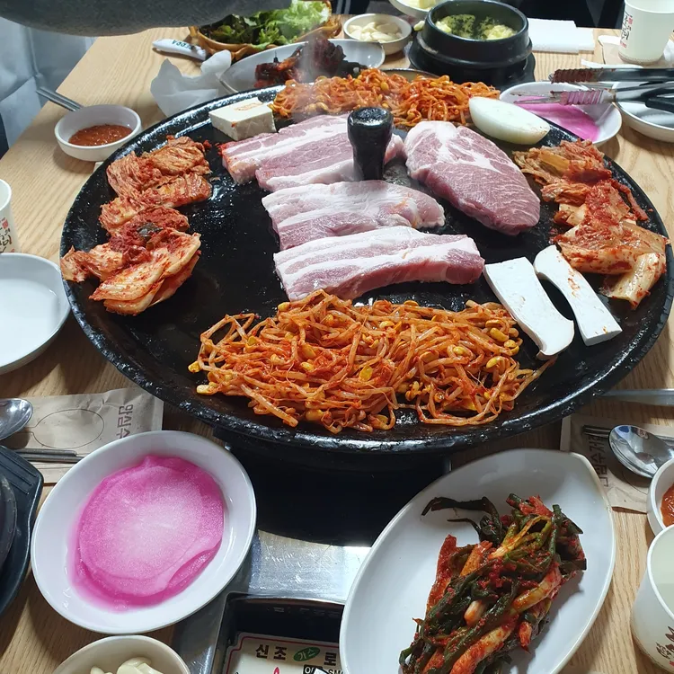 싹쓰리솥뚜껑김치삼겹살 대표 사진