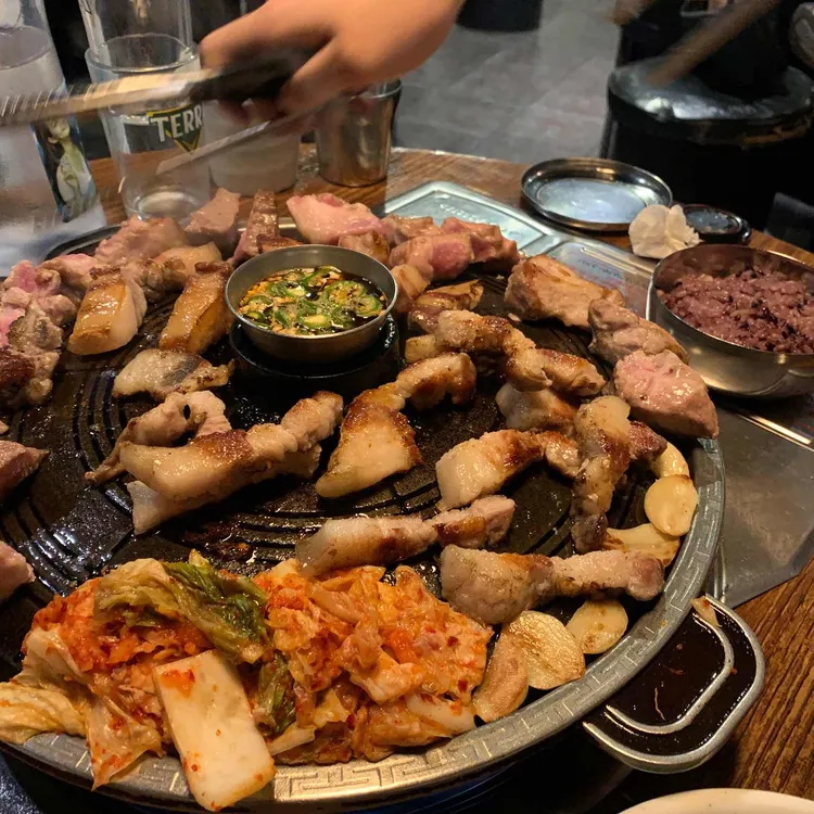 돈주는남자 대표 사진