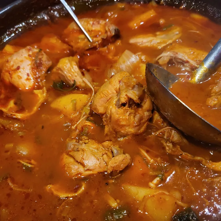 홍대펀치감자탕닭한마리 대표 사진