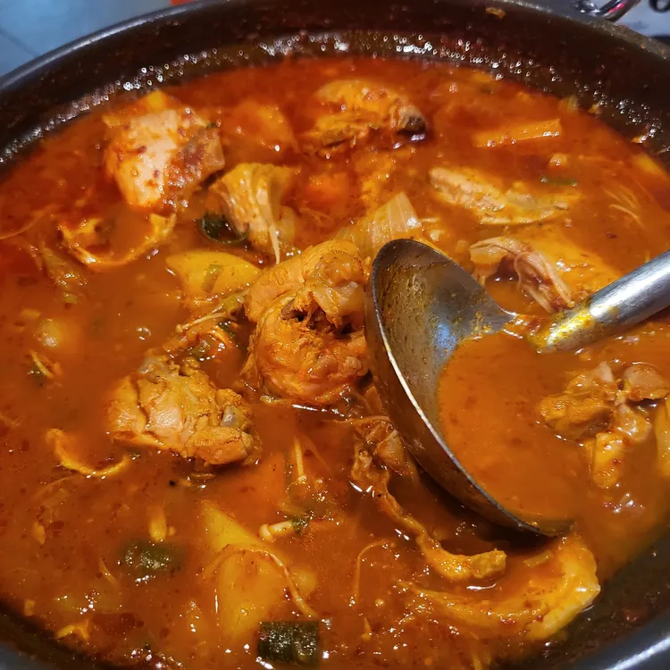 홍대펀치감자탕닭한마리 대표 사진