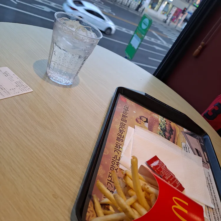 맥도날드 대표 사진
