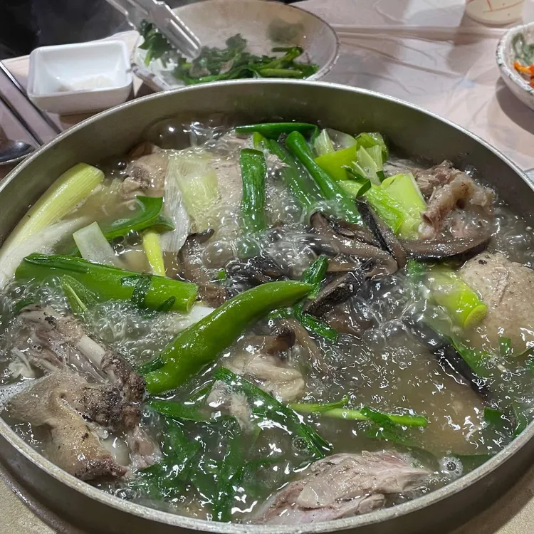 천만애능이버섯백숙 사진 1