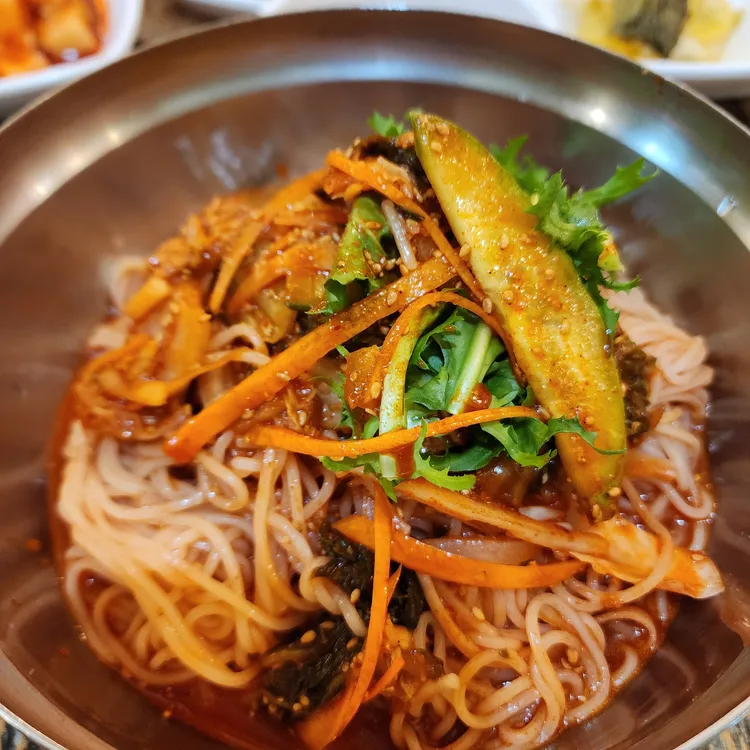 장비빔국수와 굴국밥 보쌈 대표 사진