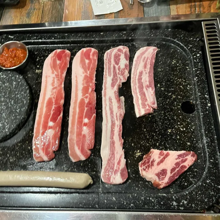 돼지꿀꺽 대표 사진
