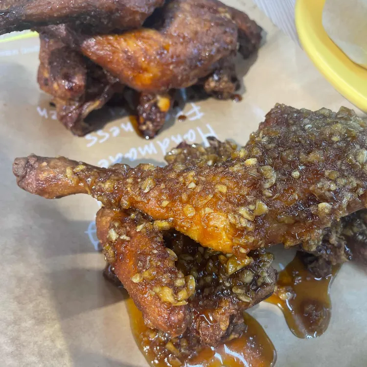 야들리애치킨 대표 사진