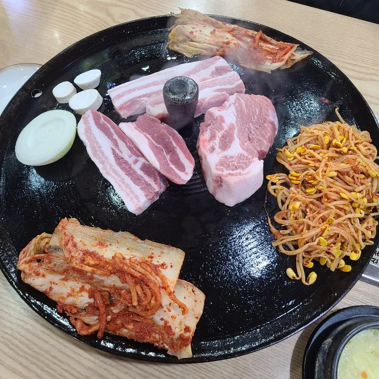 싹쓰리솥뚜껑김치삼겹살 대표 사진