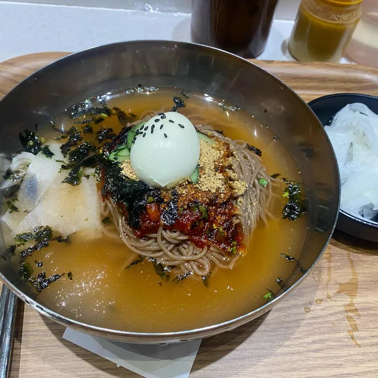 어멍막국수 현대백화점 대표 사진