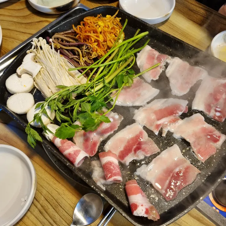 무한돼지 대표 사진