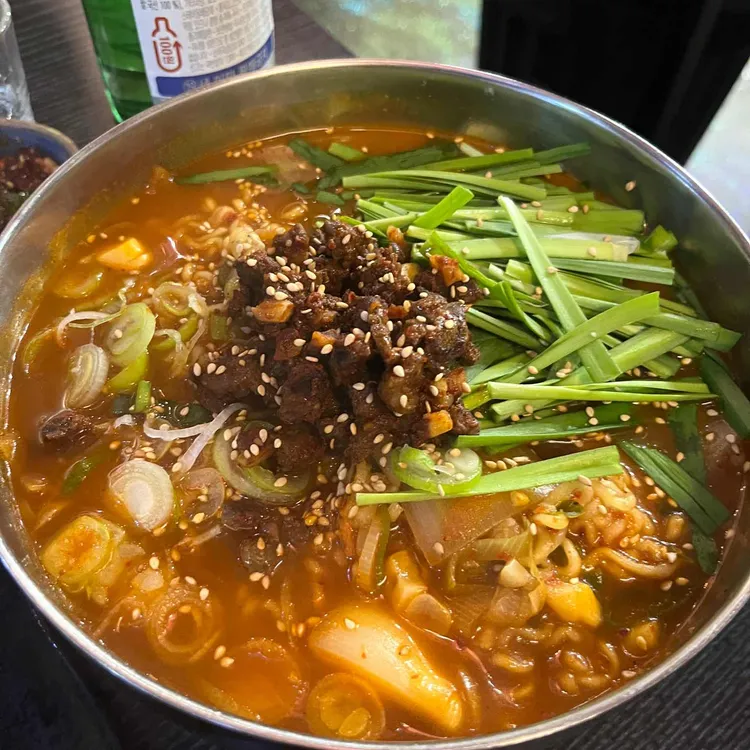 뭉티기와꽃사시미 대표 사진