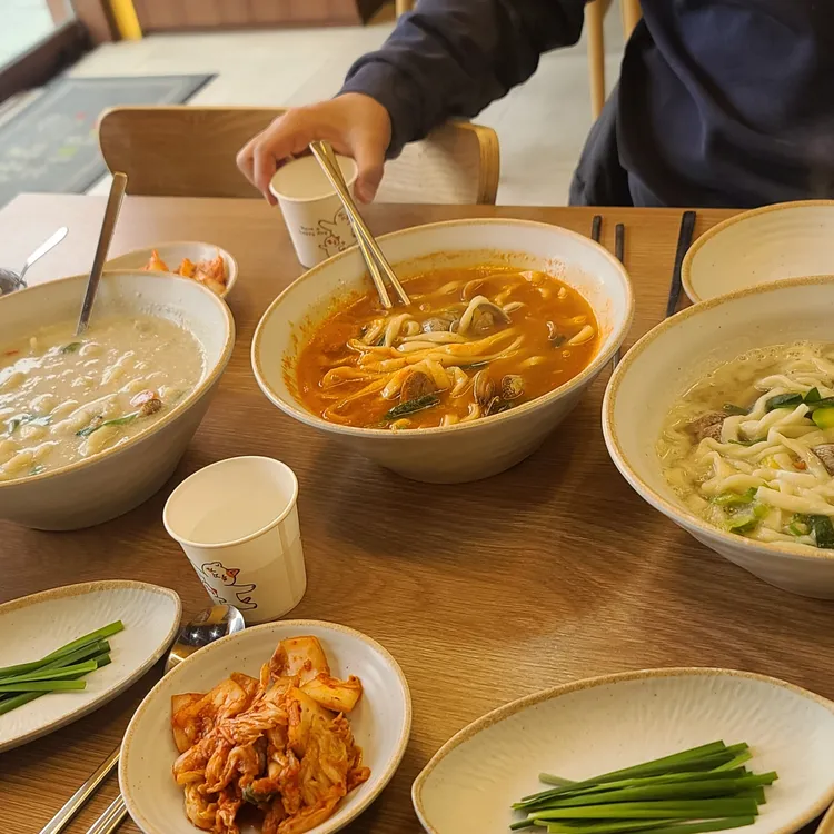고향 엄마손 생바지락 칼국수 대표 사진