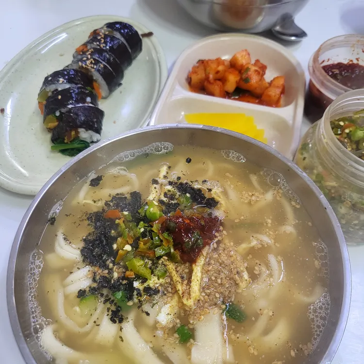 맛나칼국수&김밥 대표 사진