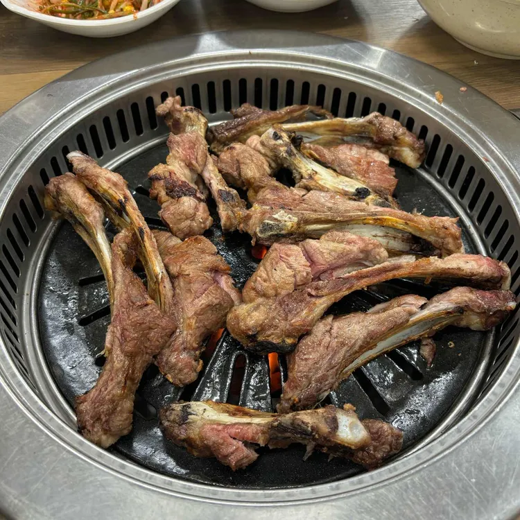 참돼지깡통구이 이미지