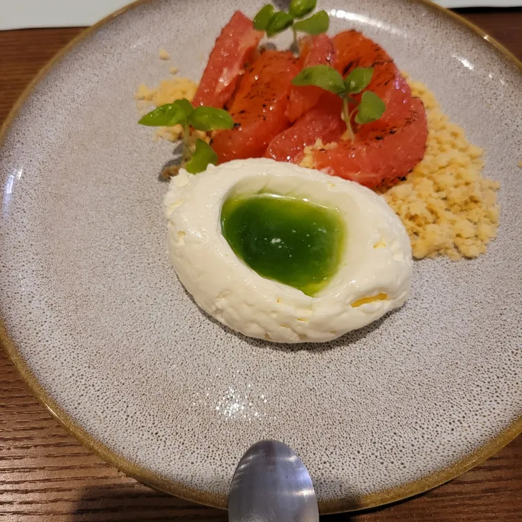 센트럴 윤잇 대표 사진