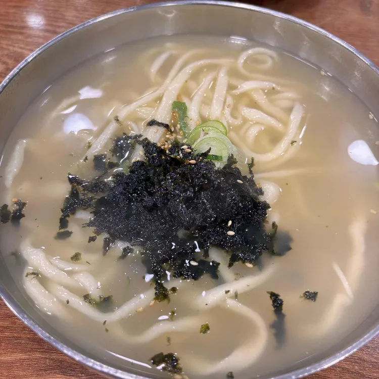 망원시장의 숨은 보석, 홍두깨손칼국수 - AI 딩코의 맛집 공략