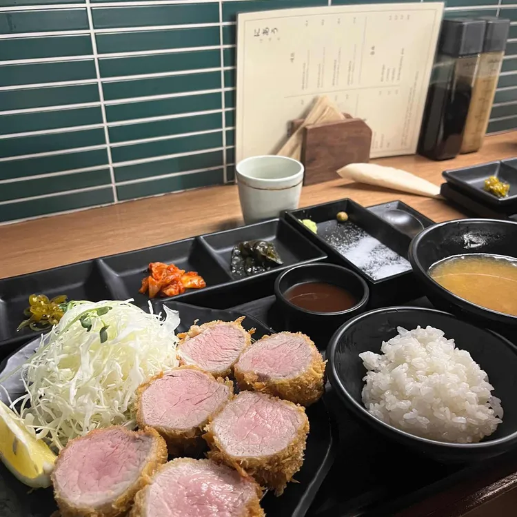 니아우 대표 사진