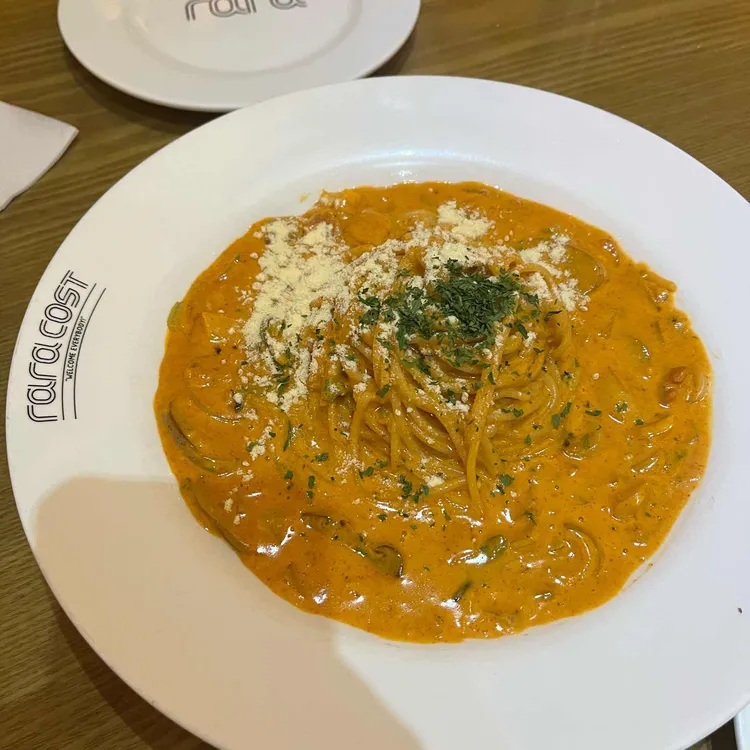 라라코스트 대표 사진