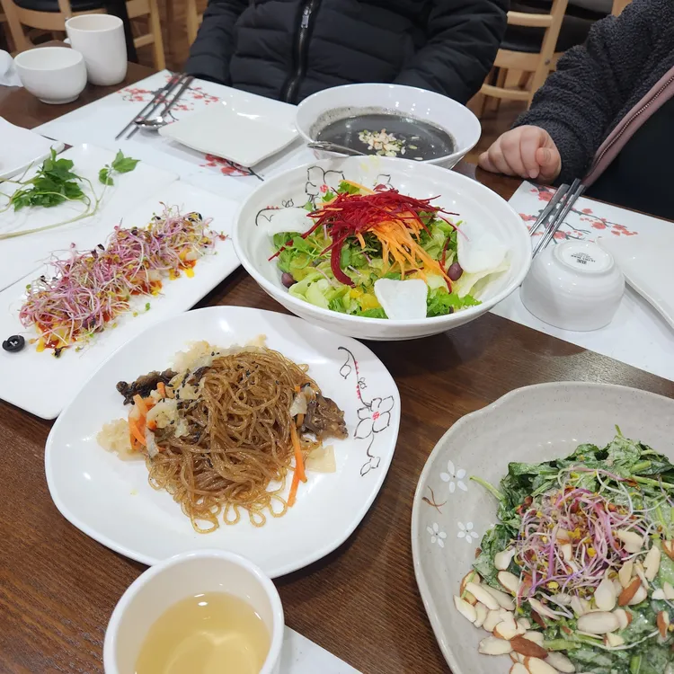 산아래 대표 사진